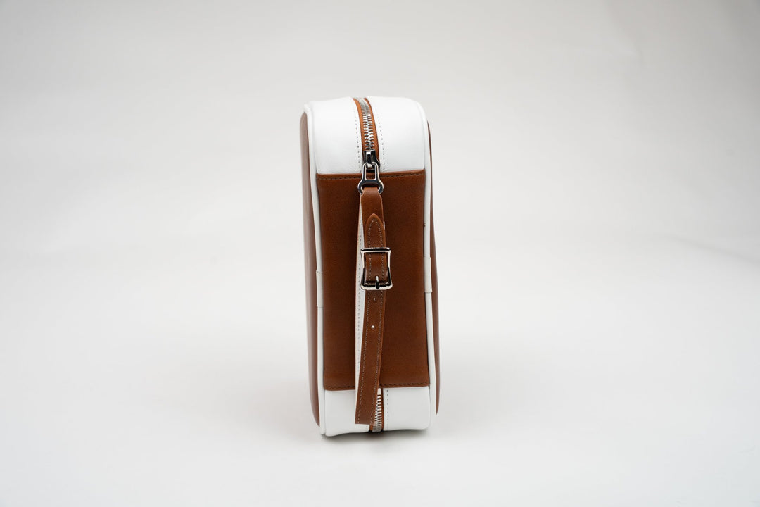 Havana Traveler Whisky Calf Leather & White w/Flask (Leather), Brizard and Co luxury cigar accessory at Cigar Inc. Los Angeles