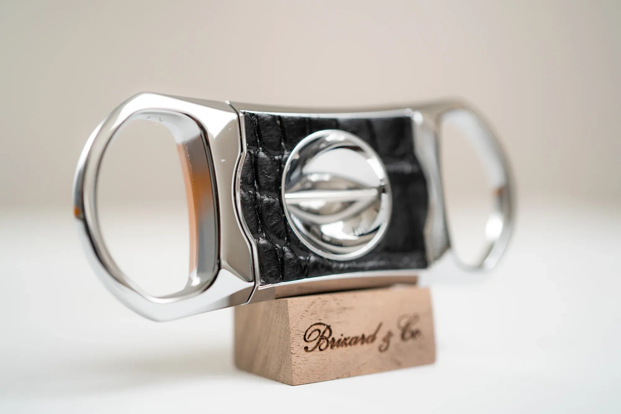 Brizard and Co. - The "V" Cutter - Croco Black - Cigar Inc