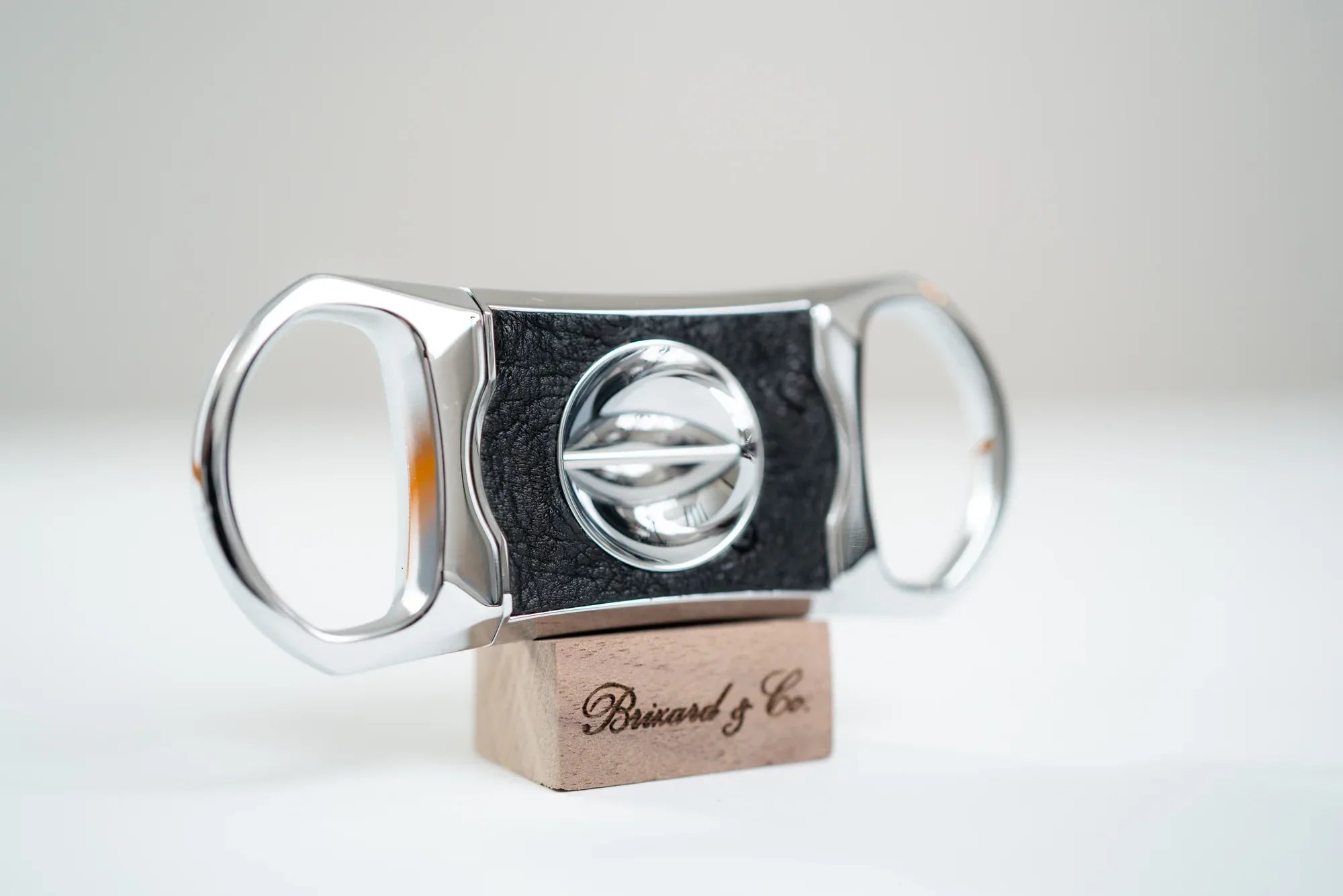 Brizard and Co. - The "V" Cutter - Ostrich Black - Cigar Inc