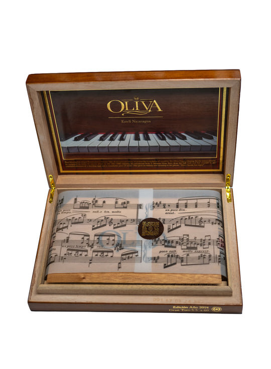 Oliva Serie V Melanio Edicion Ano 2024 limited edition cigar band and Ecuadorian Sumatra wrapper detail
