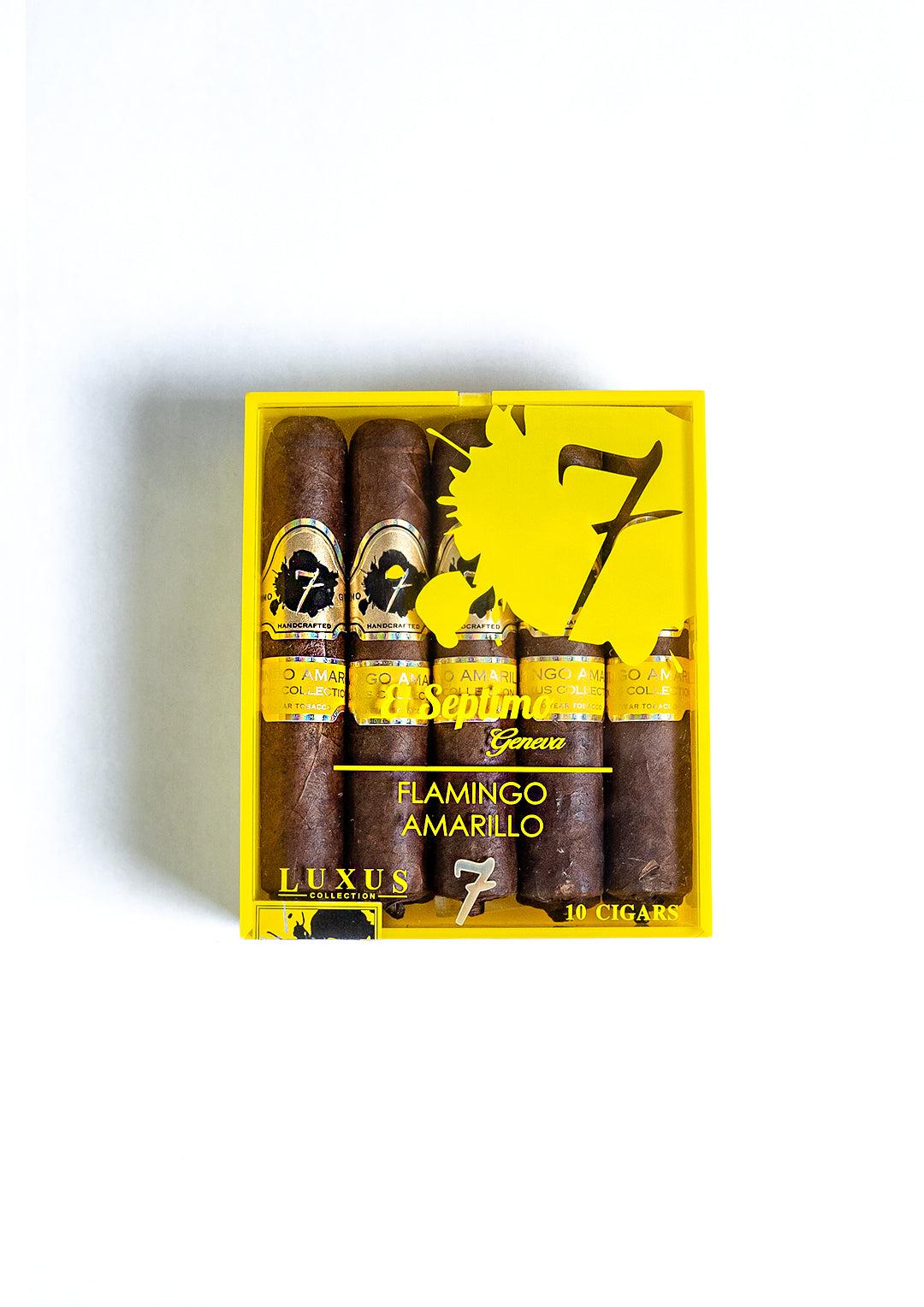 Clear box with yellow letters of 10 El Septimo Flamingo Amarillo cigars against a white background