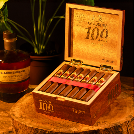Box of 20 La Aurora 100 Años Churchill full-bodied Dominican puro cigars 